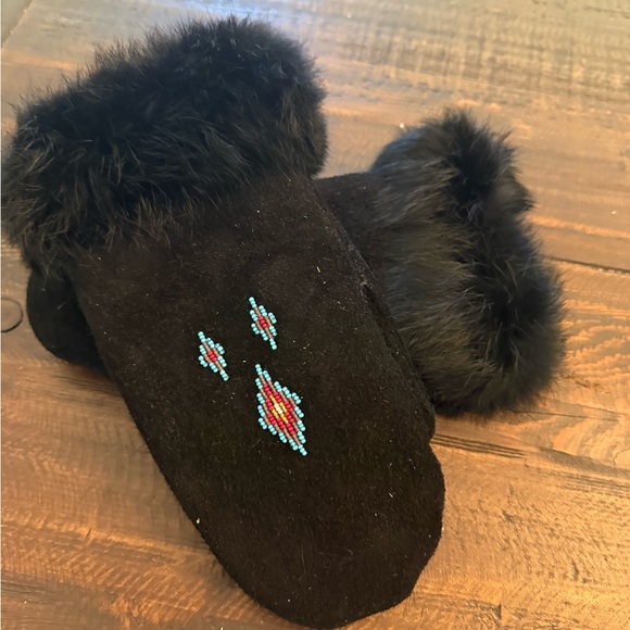 Black Suede Mittens w/Rabbit Fur Trim and Beaded Design - Picture 5 of 5